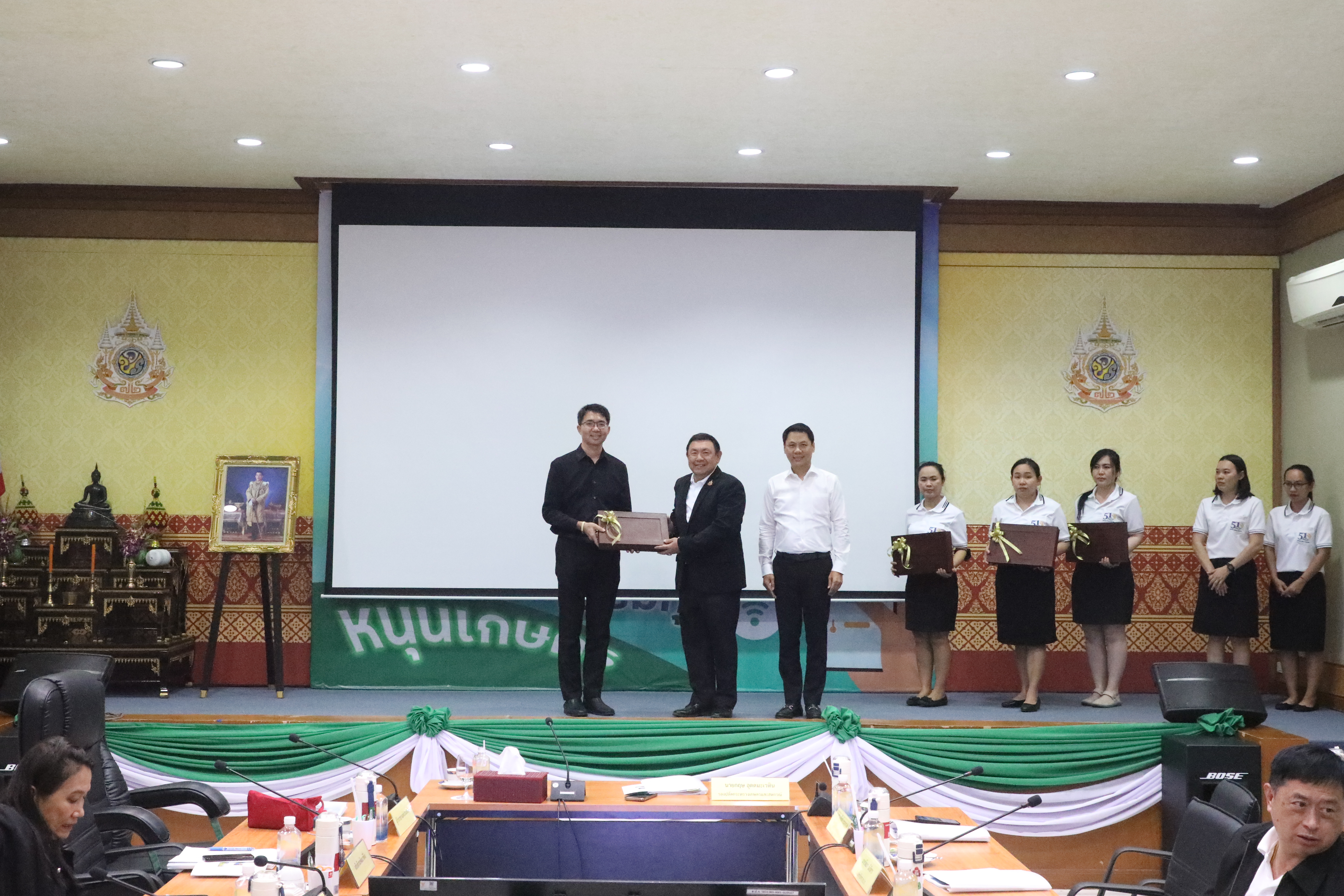 title - รองปลัด กษ. ประชุมสัญจร 5 หน่วยงานภายใต้การกำกับดูแล ณ ส.ป.ก. 